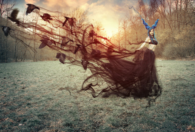 Cesare Longhi, Riae Maleficent and the Raven’s Spell, 2014, fotografia e grafica digitale. Modella  Ria E. Mac Carthy. Vestito, trucco, corna  di Ria E. Mac Carthy